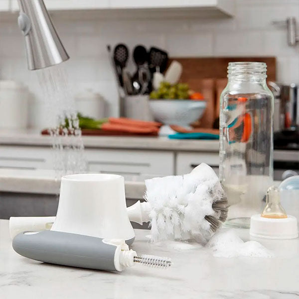 Escobilla Limpia Mamadera Con Base OXO